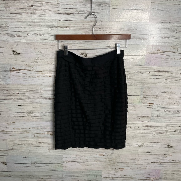 Banana republic size 2 black ruffle pencil skirt - Picture 6 of 8